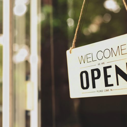 Ouverture de la boutique en ligne la penderie vente de vêtements et accessoires d'occasion